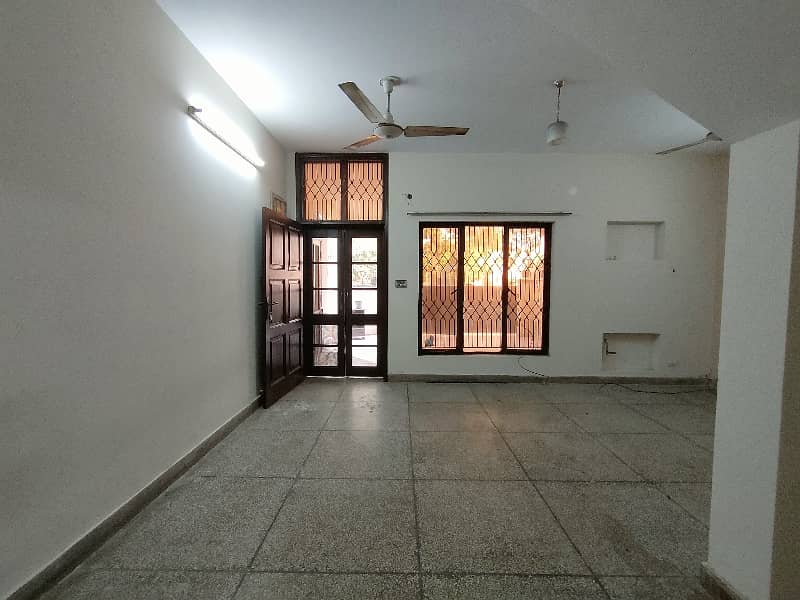 10-Marla 4-Bedroom's House Available For Sale In Askari 9 Lahore. 5