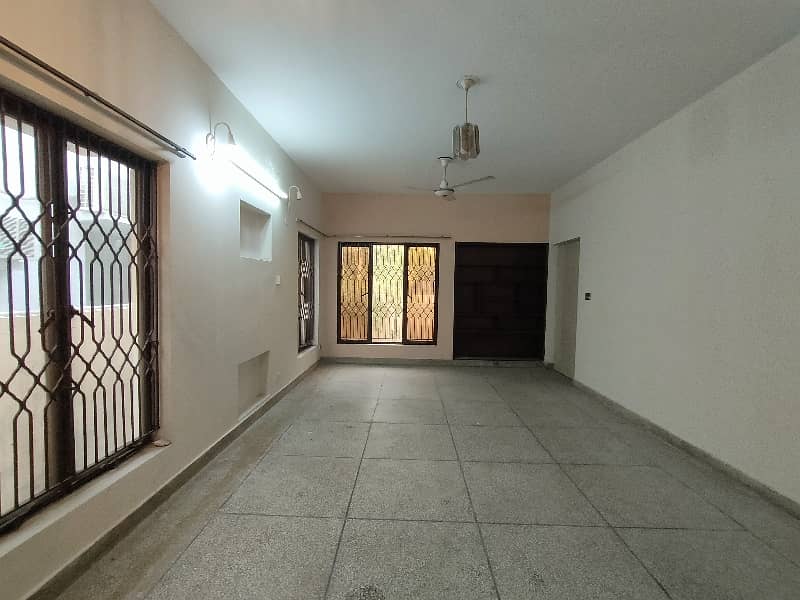 10-Marla 4-Bedroom's House Available For Sale In Askari 9 Lahore. 6