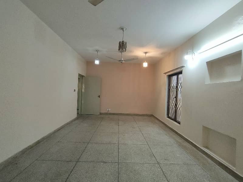 10-Marla 4-Bedroom's House Available For Sale In Askari 9 Lahore. 8