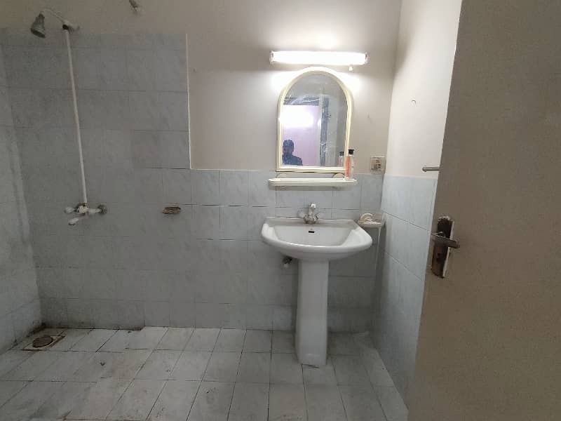 10-Marla 4-Bedroom's House Available For Sale In Askari 9 Lahore. 12