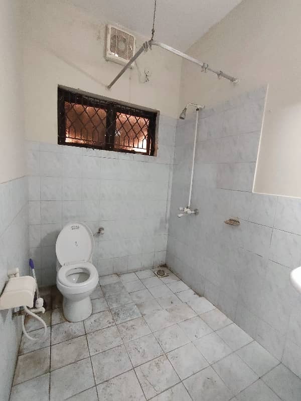 10-Marla 4-Bedroom's House Available For Sale In Askari 9 Lahore. 13