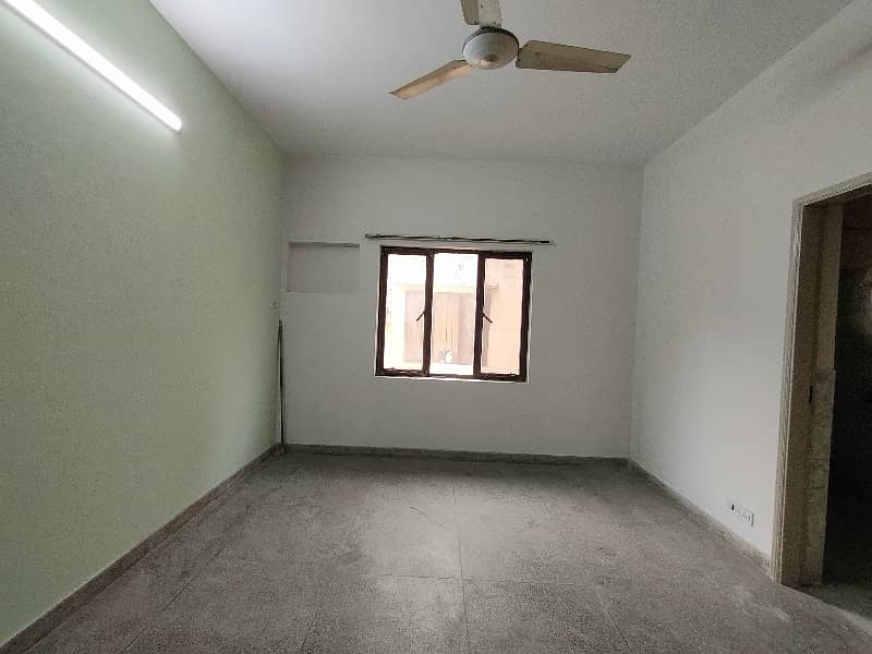 10-Marla 4-Bedroom's House Available For Sale In Askari 9 Lahore. 17