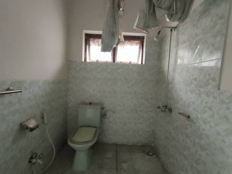 10-Marla 4-Bedroom's House Available For Sale In Askari 9 Lahore. 20