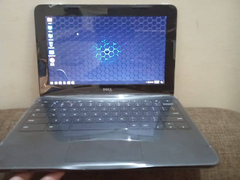 Dell Chromebook 3180 laptop 1