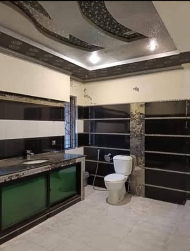 10 Marla House Near Ghalib Market Gulberg 4