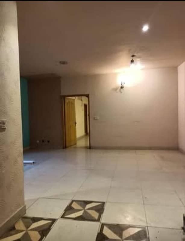 10 Marla House Near Ghalib Market Gulberg 5