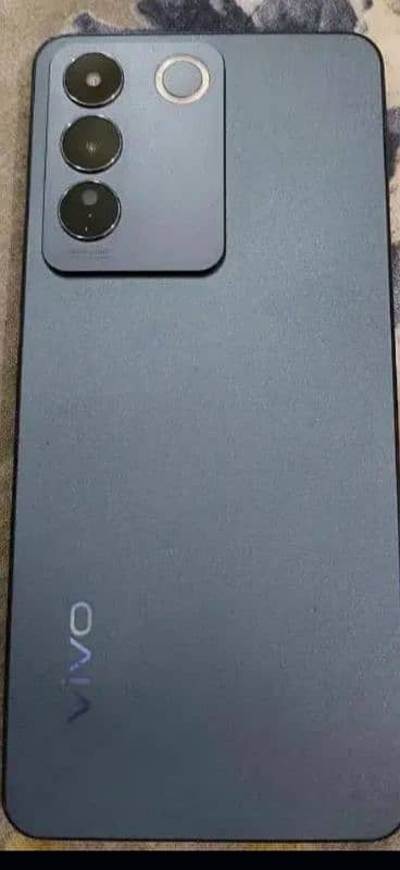 vivo v27e 10/10 condition with box 0