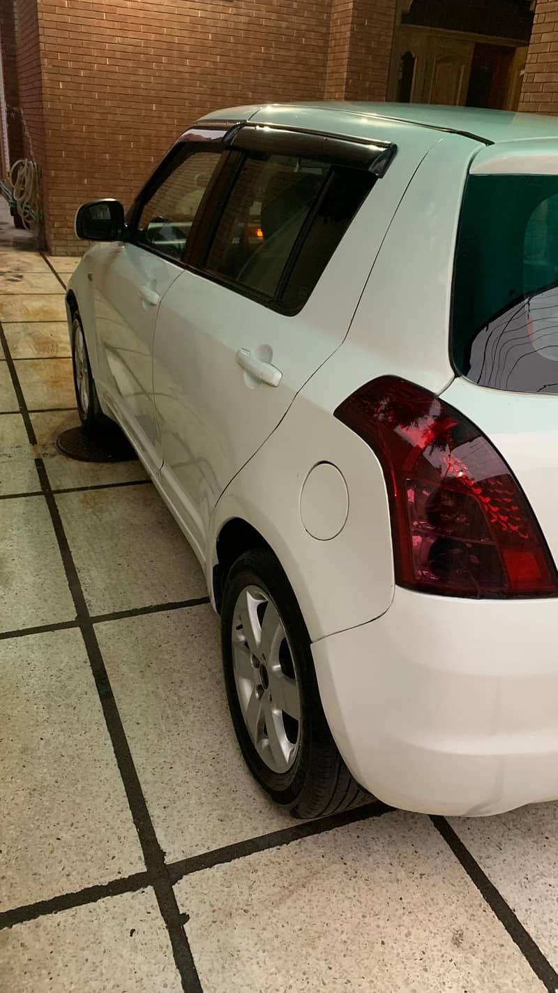 Suzuki Swift DLX 1.3 Model Year 2015 5