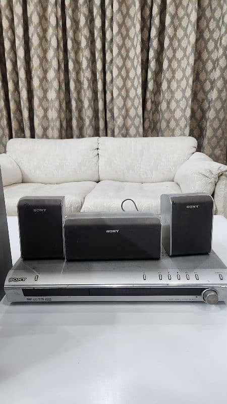 home theatre DVD PLAYER DAV DZ 100 dvd amplifier 1