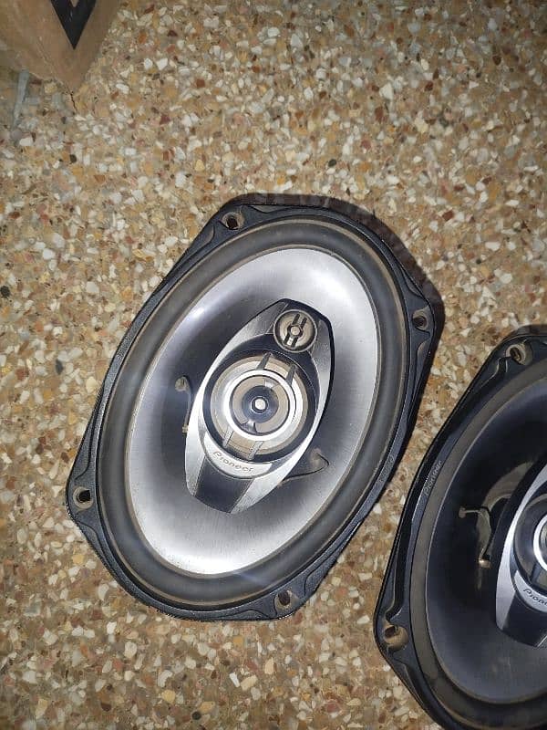 pioneer car speaker lush condition just aik ki wire utri h dono ok hen 1