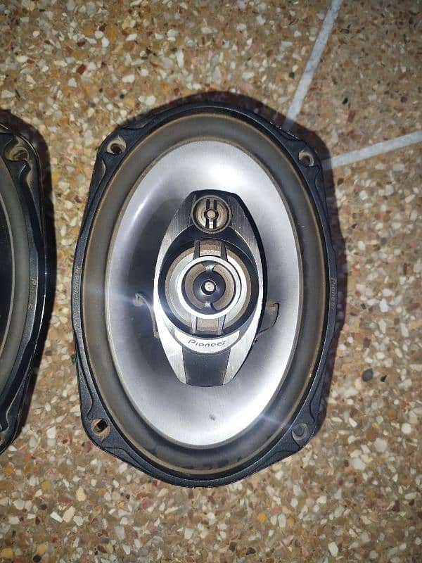 pioneer car speaker lush condition just aik ki wire utri h dono ok hen 2