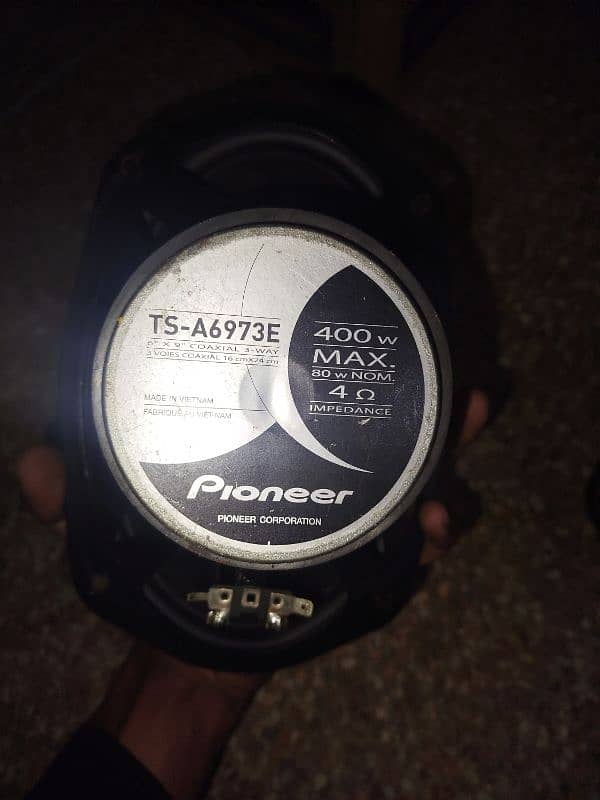 pioneer car speaker lush condition just aik ki wire utri h dono ok hen 4