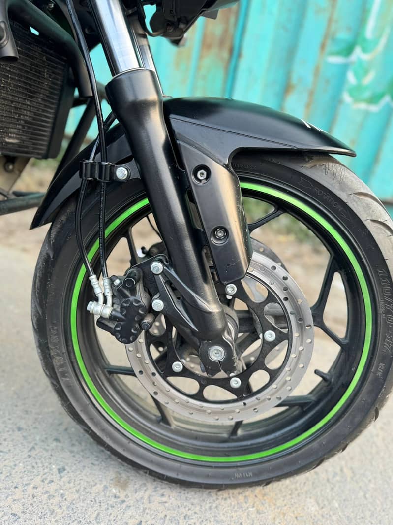 Kawasaki Z1000 2022 5