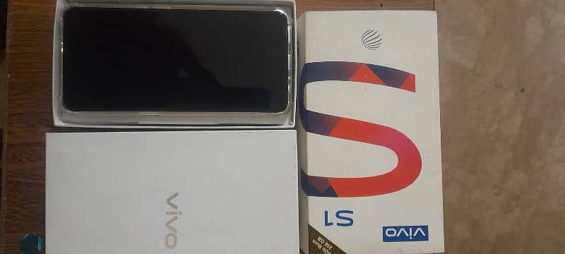 VIVO S1 LIKE A NEW Mobile phone 1