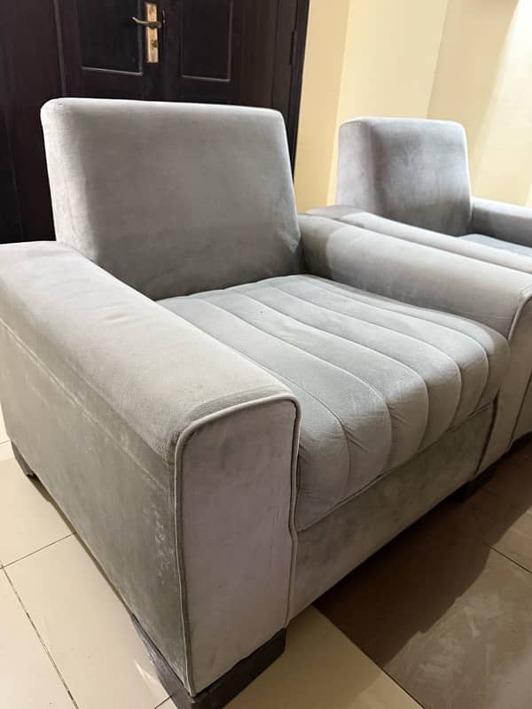 8 seater sofa set in v good condition 1