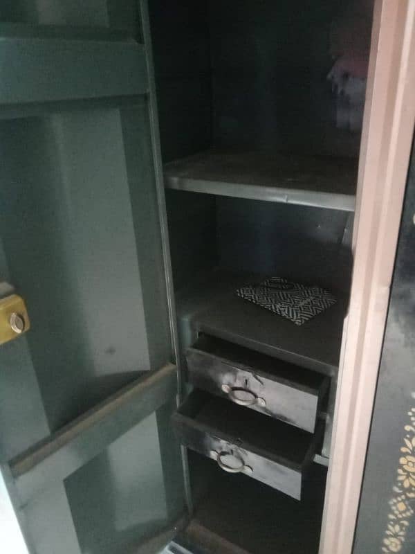 IRON CUPBOARD GOOD CONDITION 3 DOOR 3