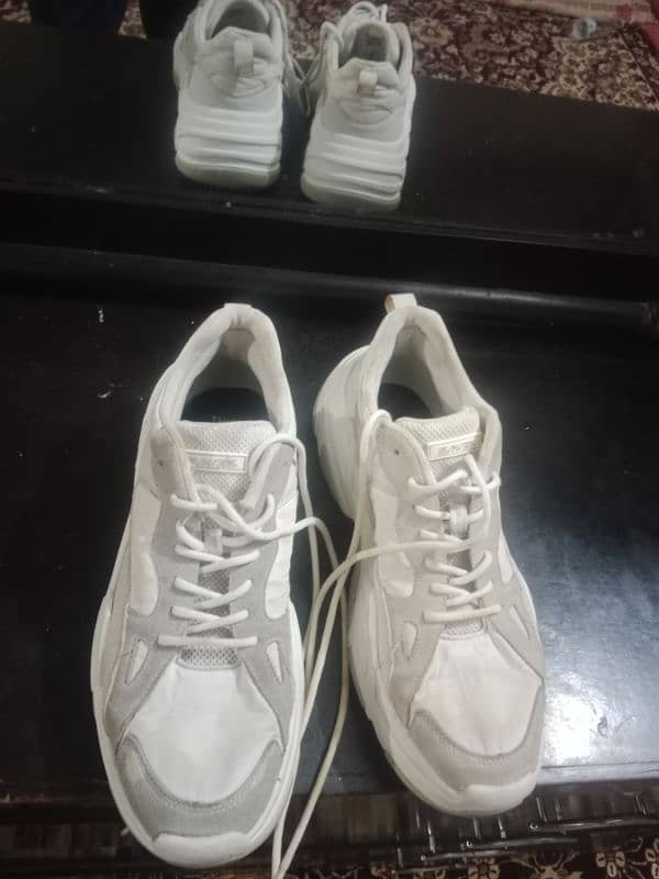 used shoes in good condition 4