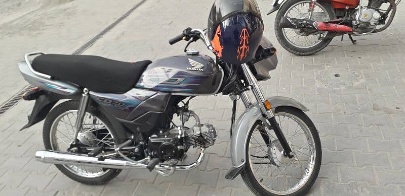 Honda CD 70 Dream for sale in immaculate condition 6