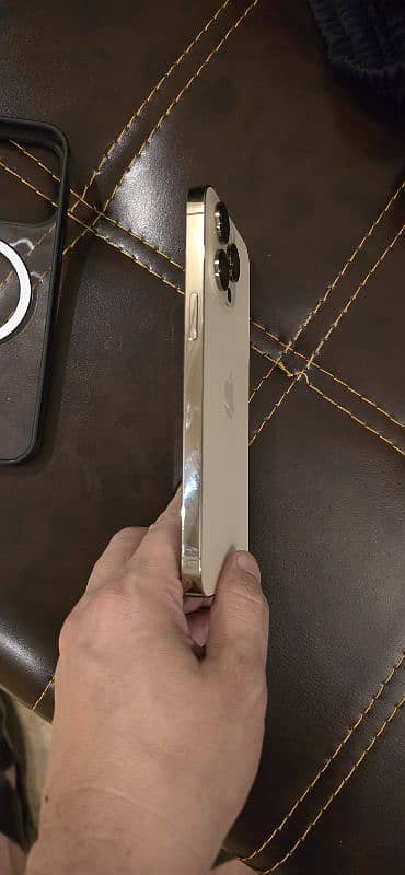 10/10 condition non pta  iPhone 14 Pro Max Gold cheap Price 3