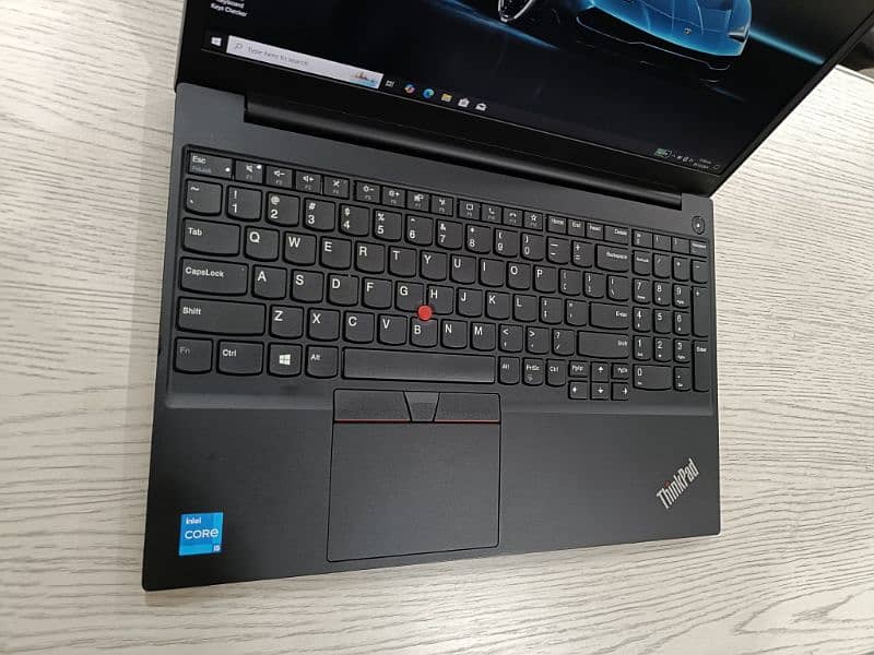 Lenovo Thinkpad E15 core i5 11th gen quadcore 15.6 inch 1080p Numpad 4