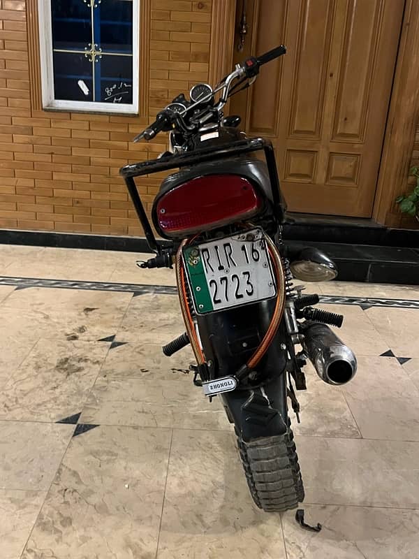 Suzuki GS 150 3