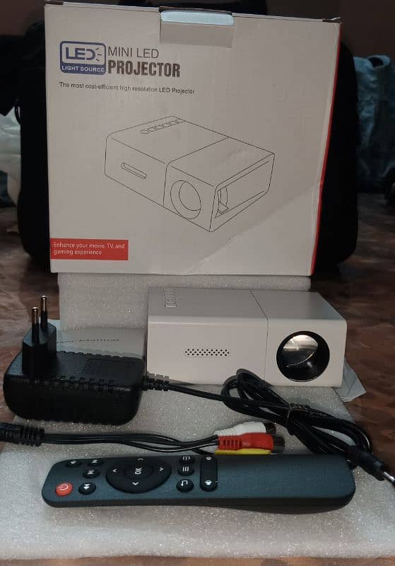 Mini Multimedia Projector 0