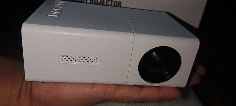 Mini Multimedia Projector 13