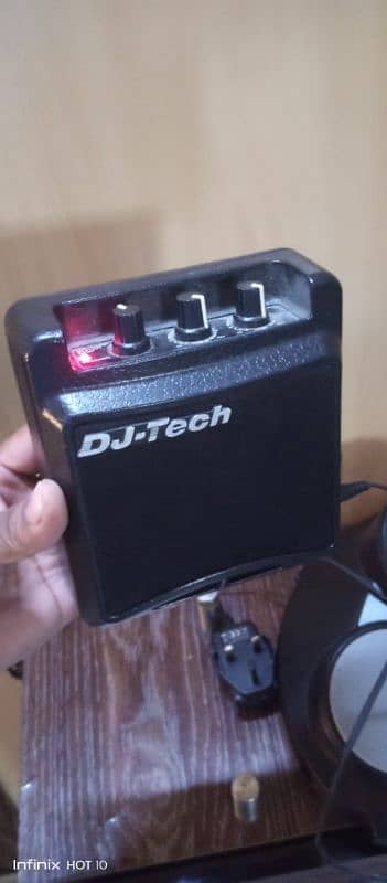 DJ TECh mini amp 1