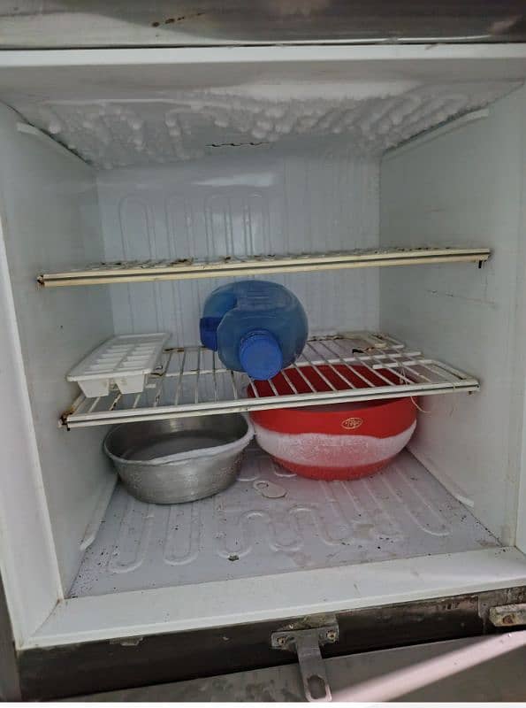 pel fridge for sell 1