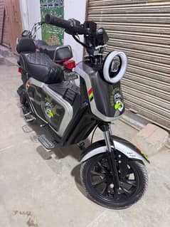 MAX Electric Bike. 150 km drive in singal charge