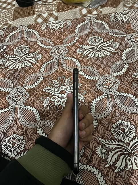 Apple iPhone XS Max Non PTA 4