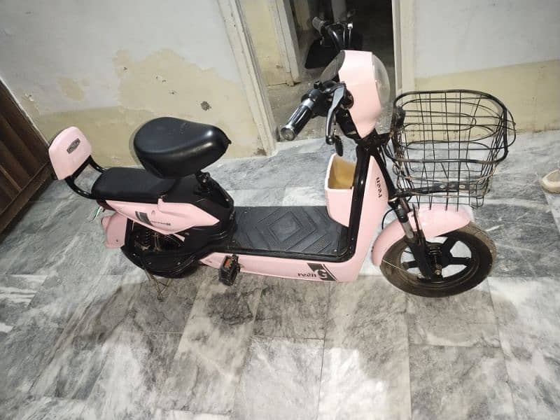 Rechargeable electric Scooty 0