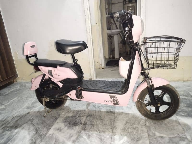 Rechargeable electric Scooty 1