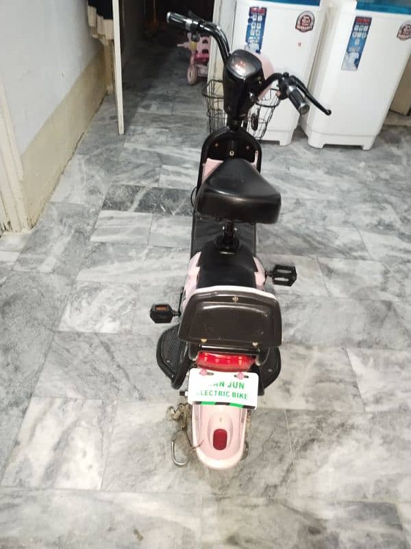 Rechargeable electric Scooty 4