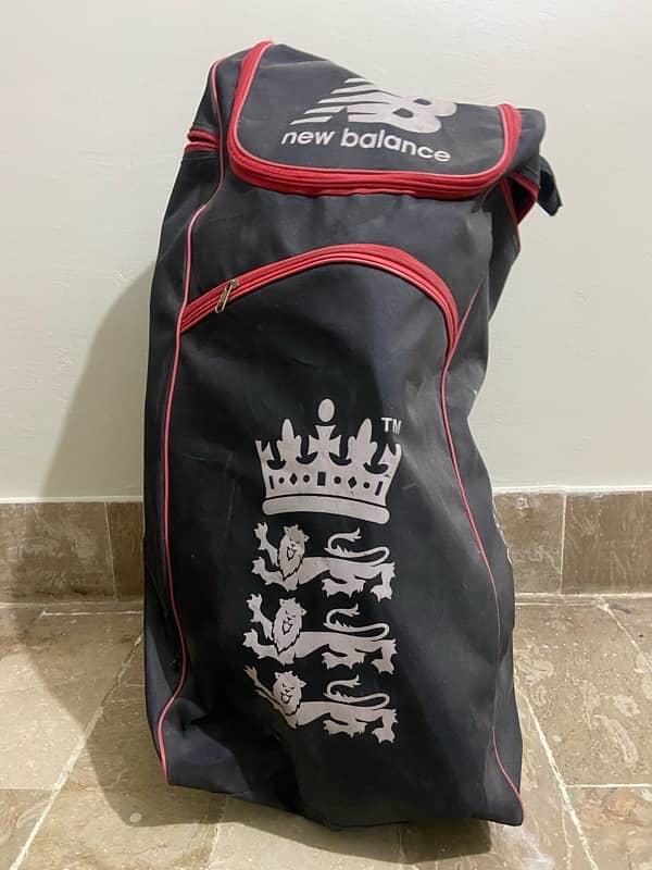 Full Cricket kit with bag 1