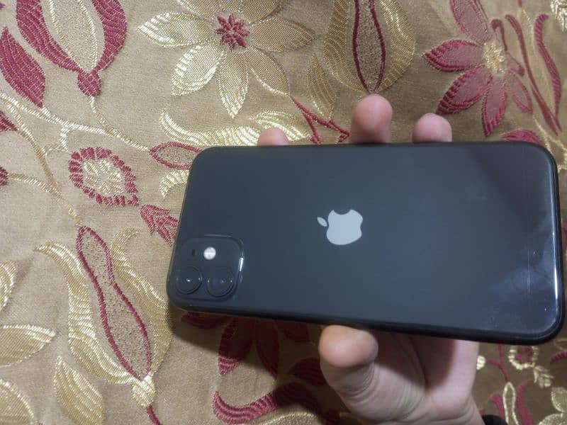 IPhone 11 Black In Lush Condition 3