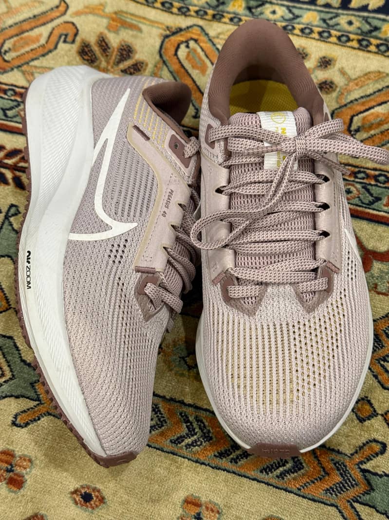 Nike Pegasus 40 Extra Wide (Brand New) 2