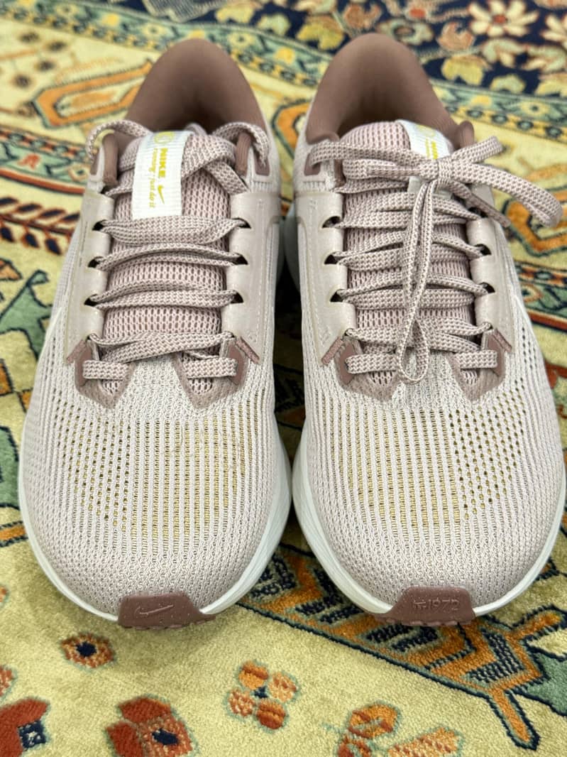 Nike Pegasus 40 Extra Wide (Brand New) 4