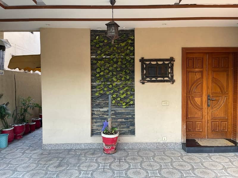 10 marla tile floor 5bed double story house for sale in wapda town 9