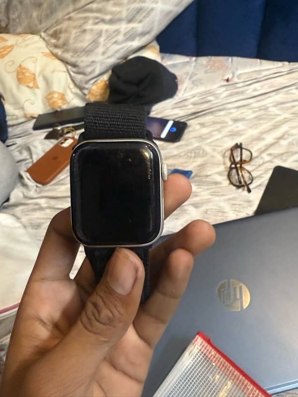 Apple Watch Series 5 with strap and box 32gb 2