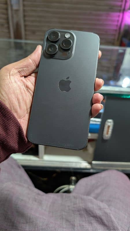 iPhone 15 Pro Max Black 1