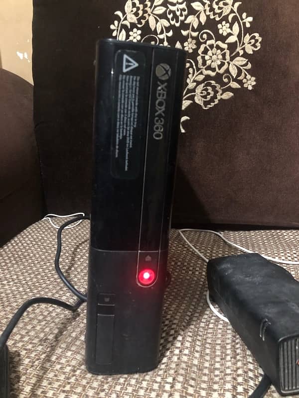 XBOX 360 SLIM FOR SELL IN GB CONDITION 1