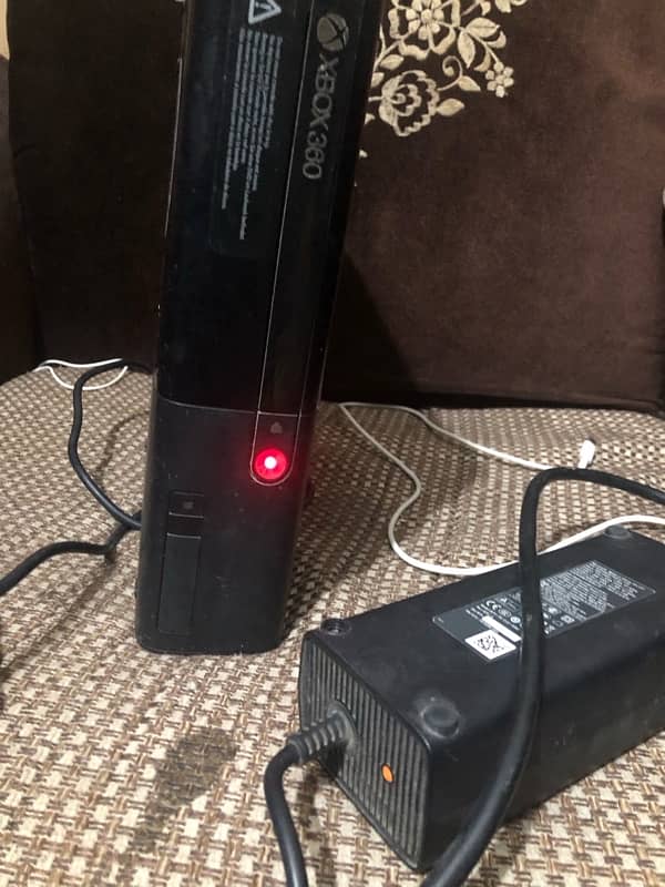 XBOX 360 SLIM FOR SELL IN GB CONDITION 6