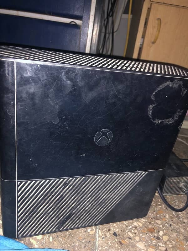 XBOX 360 SLIM FOR SELL IN GB CONDITION 9