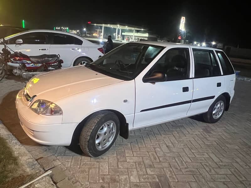 Suzuki Cultus VXL 2015/16 home used lush car 5