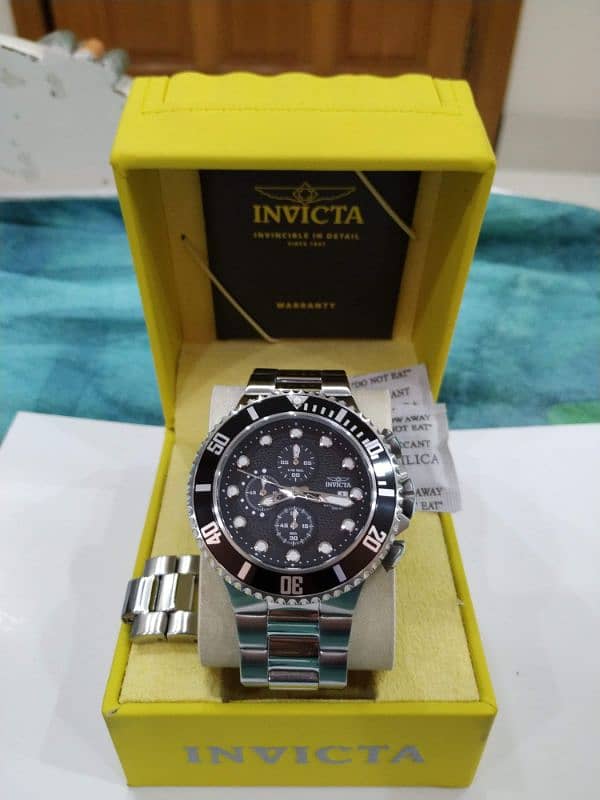 Invicta Men's 18906 Pro Diver Analog Display Japanese Quartz Silver. 2