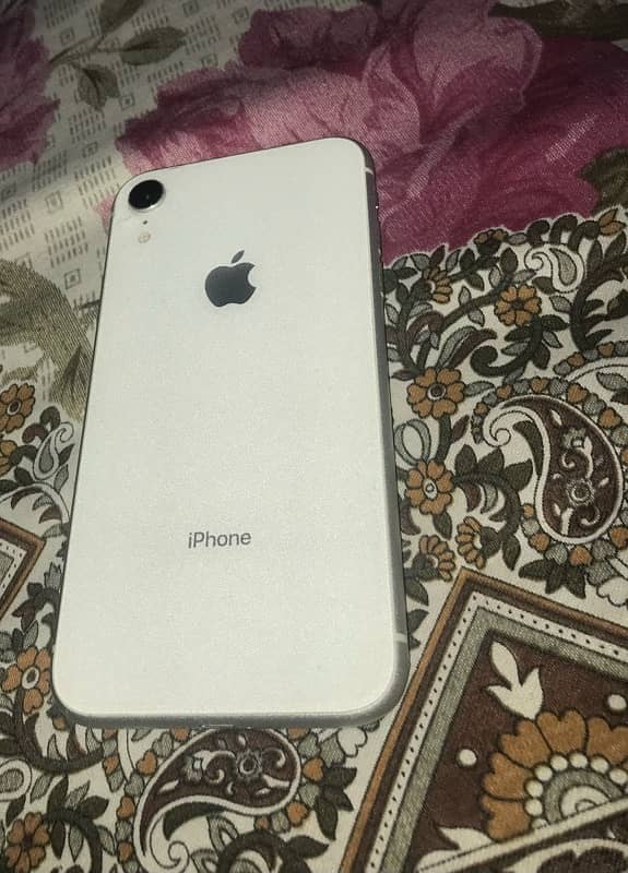 IPhone XR white colour 64gb dual sim pta approved 2