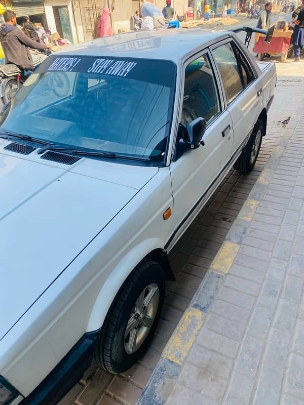 Nissan Sunny 1988 3