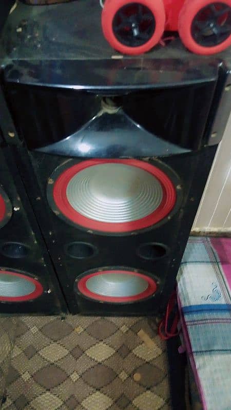 AUDIONIC DJ400 SPEAKERS 1