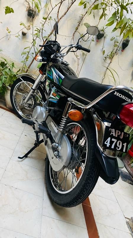 Honda Cg 125 22/23 All punjab Fresh Condition Biometric available 4